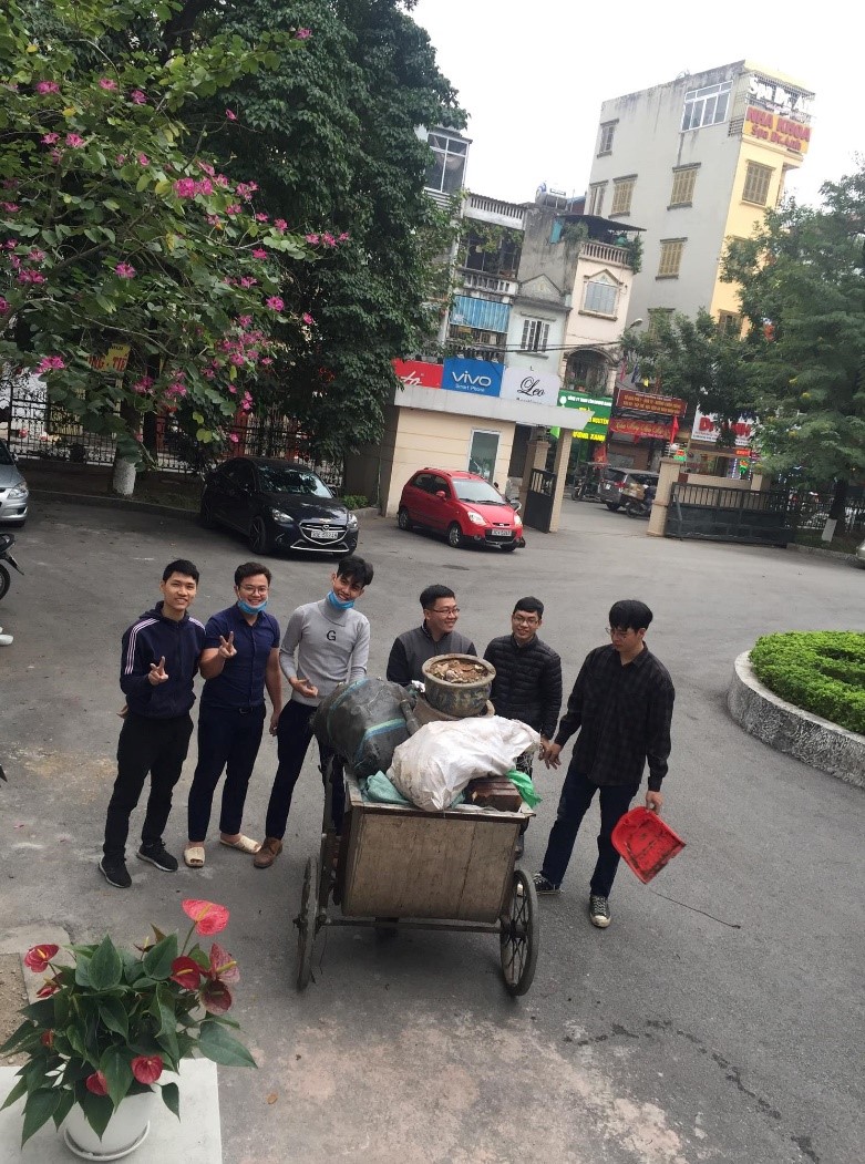 Dọn dẹp vệ sinh trụ sở Viện đón xuân Canh Tý